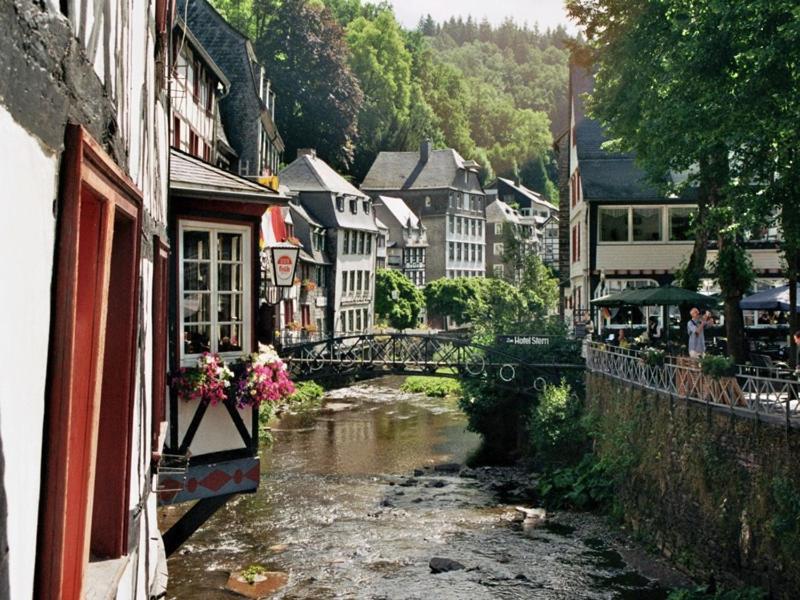 Kanino Monschau Luaran gambar